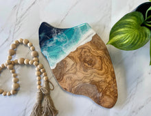 Load image into Gallery viewer, Olive Wood Cheeseboard