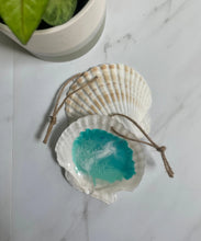 Load image into Gallery viewer, Seashell Ornament
