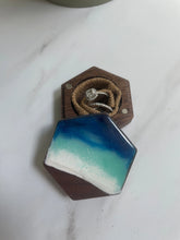 Load image into Gallery viewer, Walnut Ring Box