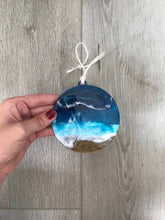 Load image into Gallery viewer, Round Beach Resin Art Ornament