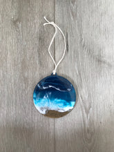 Load image into Gallery viewer, Round Beach Resin Art Ornament
