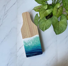 Load and play video in Gallery viewer, Cheeseboard with Cheese Knives, Beach Resin Art Serving Tray

